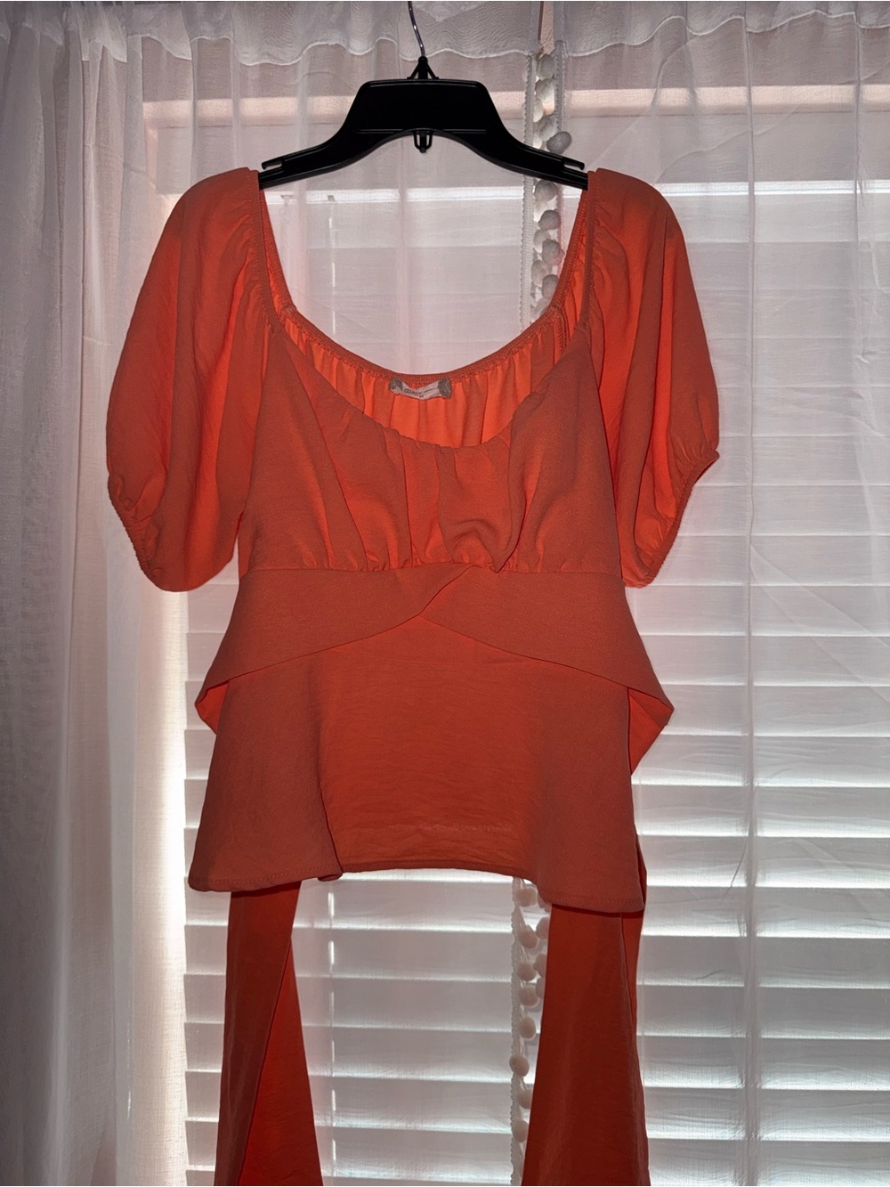 Altar'd State Coral Puff-Sleeve Top